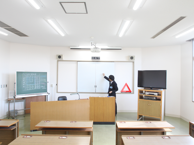 山口県公安委員会指定　下松自動車学校　学科教室